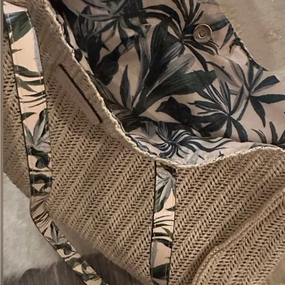 Victoria's Secret Woven Straw Travel Sexy Beach Tote - Picture 2 of 10